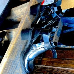 Gorgeous new with tags shoes/boots